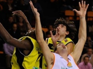 Adecco Oro J.11 (II): Socas Canarias, enésimo equipo que sucumbe en Menorca mientras que Jeff Adrien lanza al Leche Río Breogán