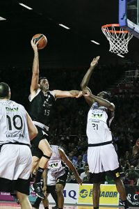Vivir y morir del triple: Mumbrú y su escudero Conley acaban desde el 6.25 con DKV Joventut