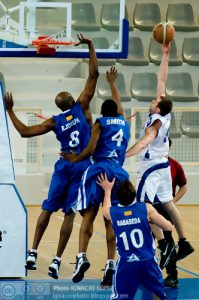 Troy DeVries, el tirador que busca Estudiantes