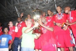 Iñaki Martín se proclama campeón de la Liga de Mozambique con Maxaquene de Maputo