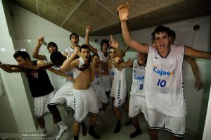 ¿Cómo celebraron los jugadores del Cajasol la victoria en el torneo de Hospitalet? Declaraciones de su entrenador y vídeos del final del partido y de la celebración en el vestuario