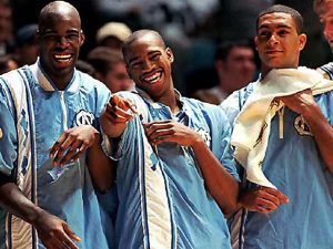 Ademola Okulaja calienta motores en el Colonia Reign Energie Köln