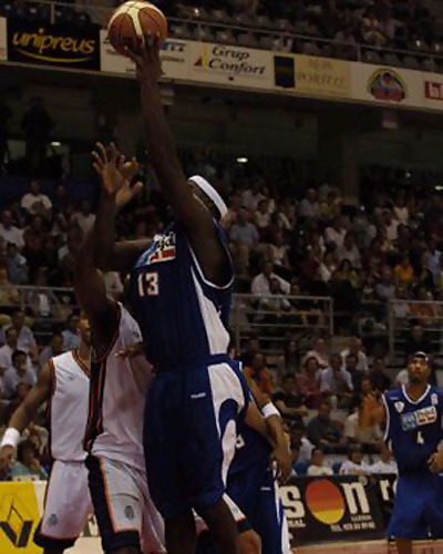 El Melilla se sobrepone a las bajas fichando a Michael Southall y Harold Doyal