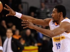 Adecco Oro J.18 (y III): ViveMenorca asalta el liderato de Melilla con una contundente victoria ante Cornellá. Ryan Humphrey (León) confirma su brillante MVP