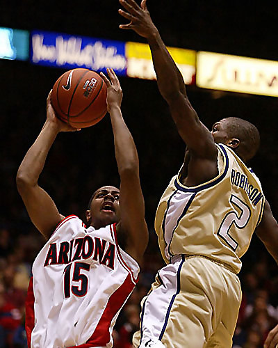 Zoco Griego: Nate Robinson quiere saber más de Olympiakos. Dikoudis y Hatzivrettas rechazan ofertas de fuera de Grecia, entre ellas de España, para fichar por el Aris