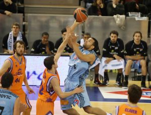 El Arena alucina con Lofton (MVP J-18), y la intensidad colegial avisa a Spahija para la Copa