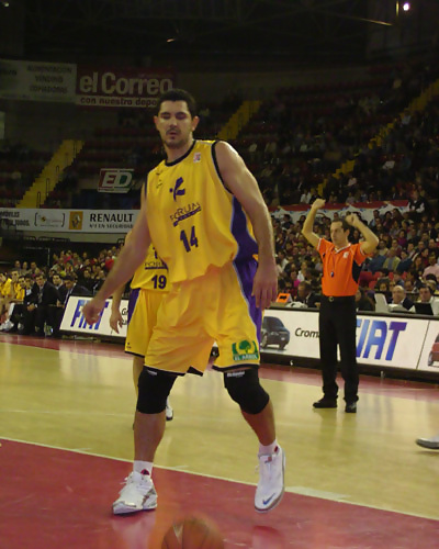 El Fórum da la baja a Efthimios Rentzias