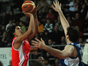 Adecco Oro J.20 (I): Monumental batacazo del líder frente al colista dejando nuevamente la primera plaza al acecho de Menorca. Carlos Cherry aplasta al CAI y Girona suma su 7ª derrota consecutiva