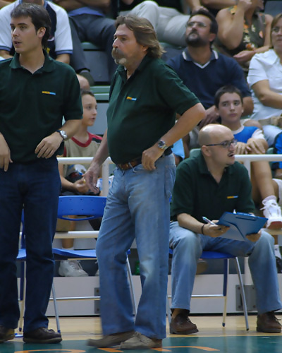 DKV se queda sin un 50% de hombres altos y Comas calibra a Gaines, cariñosamente, como animal de bellota