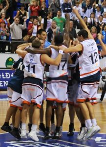 Adecco Oro J.21 (y II): Tenerife Rural se confirma como matagigantes derrotando al Ciudad de la Laguna con un letal Lou Roe (+29). Joan Riera certifica un desaprovechado MVP