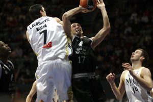 Un espectacular Hervelle lidera la victoria de Bizkaia Bilbao Basket en Vistalegre (80-87)
