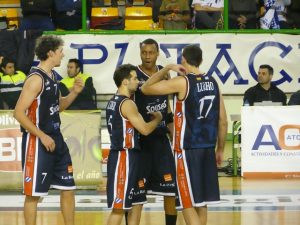 Marejada en el Aguas de Sousas Ourense: Sanción económica a la plantilla por la última derrota y entrenamientos específicos para Sean Ogirri y Rolando Howell por su baja forma física