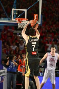 Real Madrid no da opción a un Caja Laboral desfondado