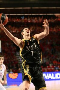 ACB Outside: Darjus Lavrinovic ficha por el Fenerbahce, Marko Marinovic, por el Alba Berlín