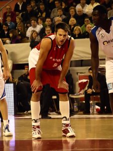 Las lesiones marcan el arranque ACB: Assignia Manresa busca sustituto a Cusworth y Meridiano Alicante ficha a prueba al base Elio Sadiku