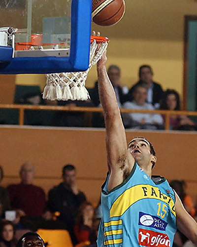 Antxón Iturbe, tres años más en Gijón