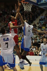 ¿Qué pasa en Santiago? Massey, apartado. Segura, en la cuerda floja. Suena Paul Davis y … se tantea a !Marbury!