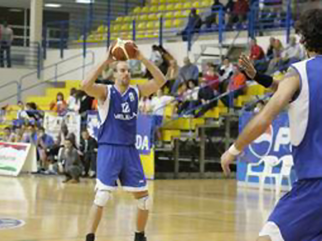 Greg Newton abandona Melilla