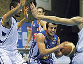 Néstor Zamora y Àlex ‘Piru’ Ros, de verdugos la temporada pasada a convertirse en los primeros fichajes del Plasencia Extremadura