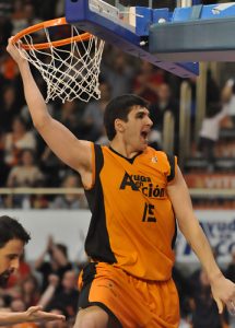 Batista detiene la marcha del Estudiantes, consigue el MVP y pone al Fuenla lejos del descenso