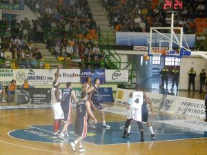 Adecco Oro J.30 (y IV): Lucho Fernández tira de casta y decide en favor de Ourense en el derbi ante Leche Río Breogán. Sean Ogirri anotó el triple ganador a falta de 1´77 (64-63)