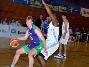 Adecco Plata, F2 – J.14 y 18:  Tíjola vence; Alcázar se mantiene invicto; Illescas rompe su mala racha y Santurtzi recuperará el liderato. Javi Vega repite como MVP (Incluye Quiniela y Tertulia)