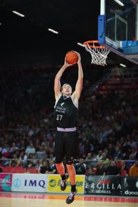 Xacobeo Blu:Sens, un juguete en manos de Bizkaia Bilbao Basket