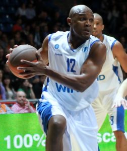 Unicaja se hace con el veterano Roderick Blakney como sustituto temporal del lesionado McIntyre