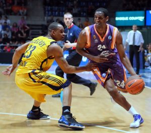 Thomas Kelati retorna a Valencia; regresa el francotirador eritreo