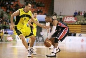 Nacho Yáñez volverá a formar parte de un Socas Canarias que va tomando forma