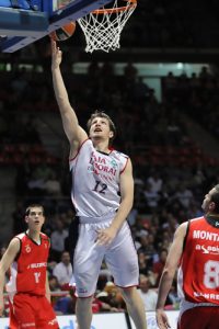 Cinco minutos de buen baloncesto le sirven al Caja Laboral para acabar con el Suzuki Manresa (78-69)
