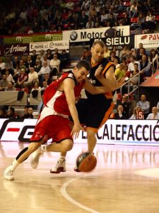 Román Montañez deja su casa, Manresa. Llegará Salva Arco