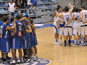 Huelva explota ante los errores arbitrales enviando un duro comunicado a la FEB: Los andaluces exigen la figura del tercer árbitro y la Policía Nacional para su 5º partido en Tíjola