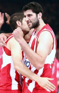 Bourousis, una pieza más para AJ Milán