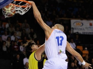 Adecco Oro – P.O (Semis I): Melilla y Vive Menorca aprovechan el factor afición para golpear primero en una noche nefasta para el tiro de 3 (19/79)