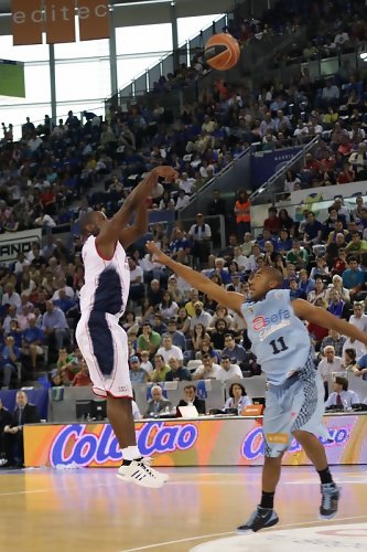 Milt Palacio vuelve a Vitoria para reforzar el Caja Laboral