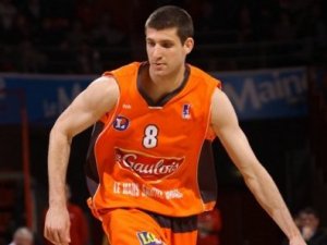Una hernia discal hace peligrar la llegada de Antoine Diot a la ACB