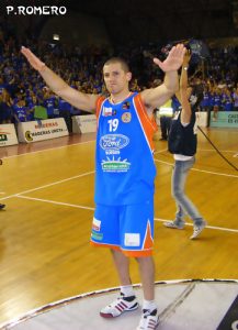 Ford Burgos comunica a Iván Corrales su no continuidad en el equipo con la emisión de una emotiva carta de agradecimiento