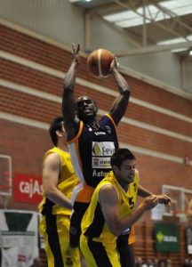 Tony Tate renueva con FEVE Oviedo Baloncesto