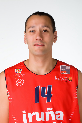 Txomin López renueva su compromiso con Grupo Iruña Navarra pensando en Oro