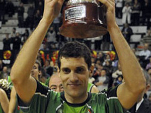 Lobe Huesca inicia su proyecto en Adecco Oro con la renovación de Chus Aranda, capitán y Rey de Copas