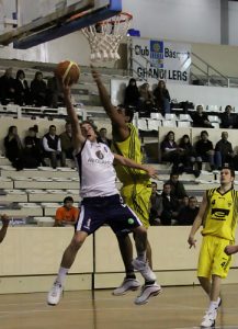 CB Prat renueva los contratos de Nacho Llovet, Jaume Comas y Gerbert Martí e incorpora al base  Roger Vilanova