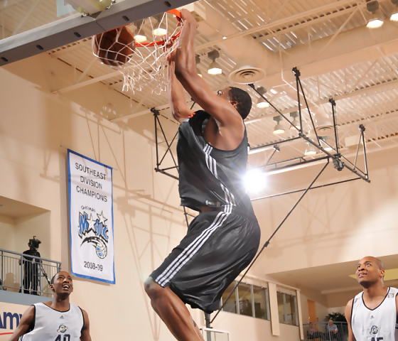 Alexis Ajinca podría ser el cinco que busca el Blancos de Rueda. Lucentum firmará a Koné, que interesaba en Valladolid