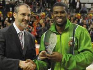 El todoterreno Stevie Johnson será la estrella del Lobe Huesca en la Adecco Oro tras conseguir dos dobletes consecutivos en Plata