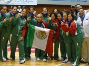 El español Ray Santana triunfa con la Selección Mexicana femenina