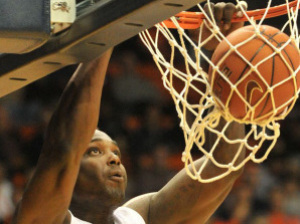 Los Lakers atan a sus rookies, Caracter y Ebanks