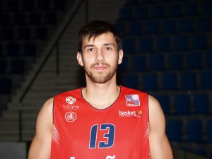 Grupo Iruña Navarra suma efectivos para su debut en la Adecco Oro con la renovación de Adrián García