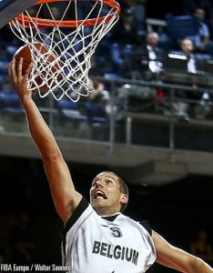 Sam Van Rossom, un base con experiencia europea para el CAI Zaragoza. La joven promesa Álex Hernández, confirmado por Manresa