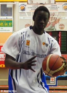 Borja Comenge ya tiene el primer nombre para su Regal Barça con Papa Abdoulaye, pívot senegalés de 2,09