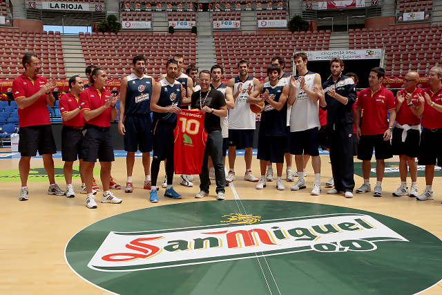 La selección española homenajea a Solobasket.com en Logroño por su X Aniversario